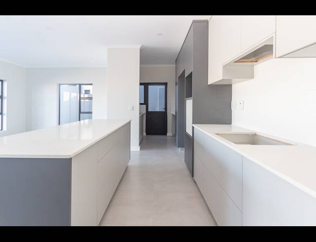 3 BEDROOM FREEHOLD FOR SALE IN PARKLANDS NORTH